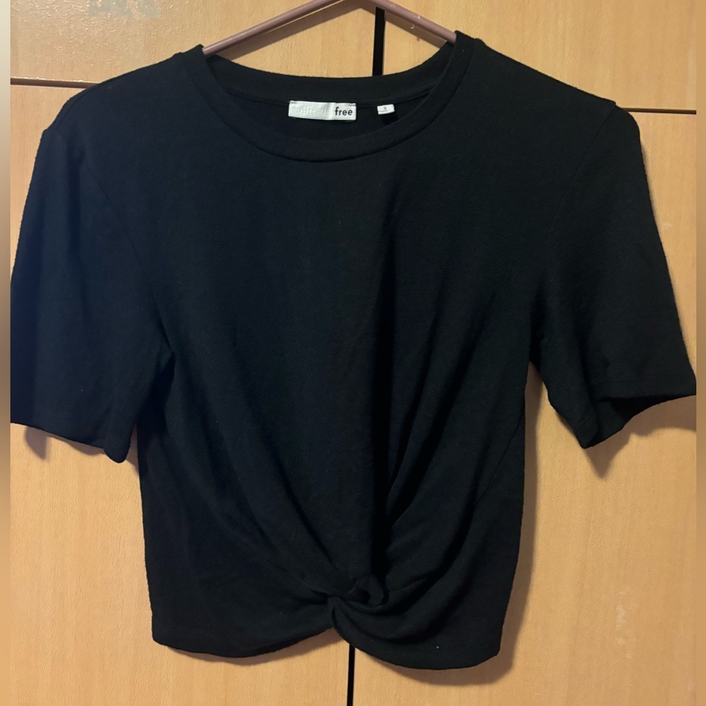 Aritzia Wilfred Free Black Knotted T-Shirt